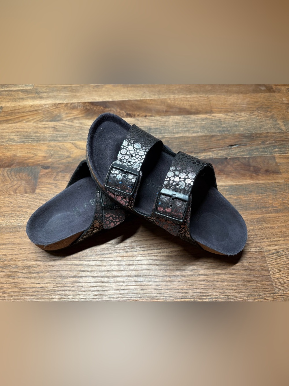 Birkenstock Black Metallic Bubble Pattern Two-Strap Women’s Sandal Sz 38 (8)